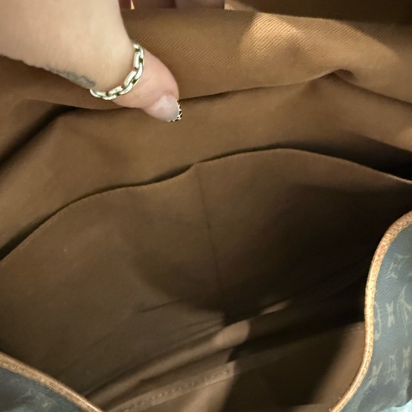 Louis Vuitton Samur 35 large Crossbody Bag bag - Picture 9 of 12